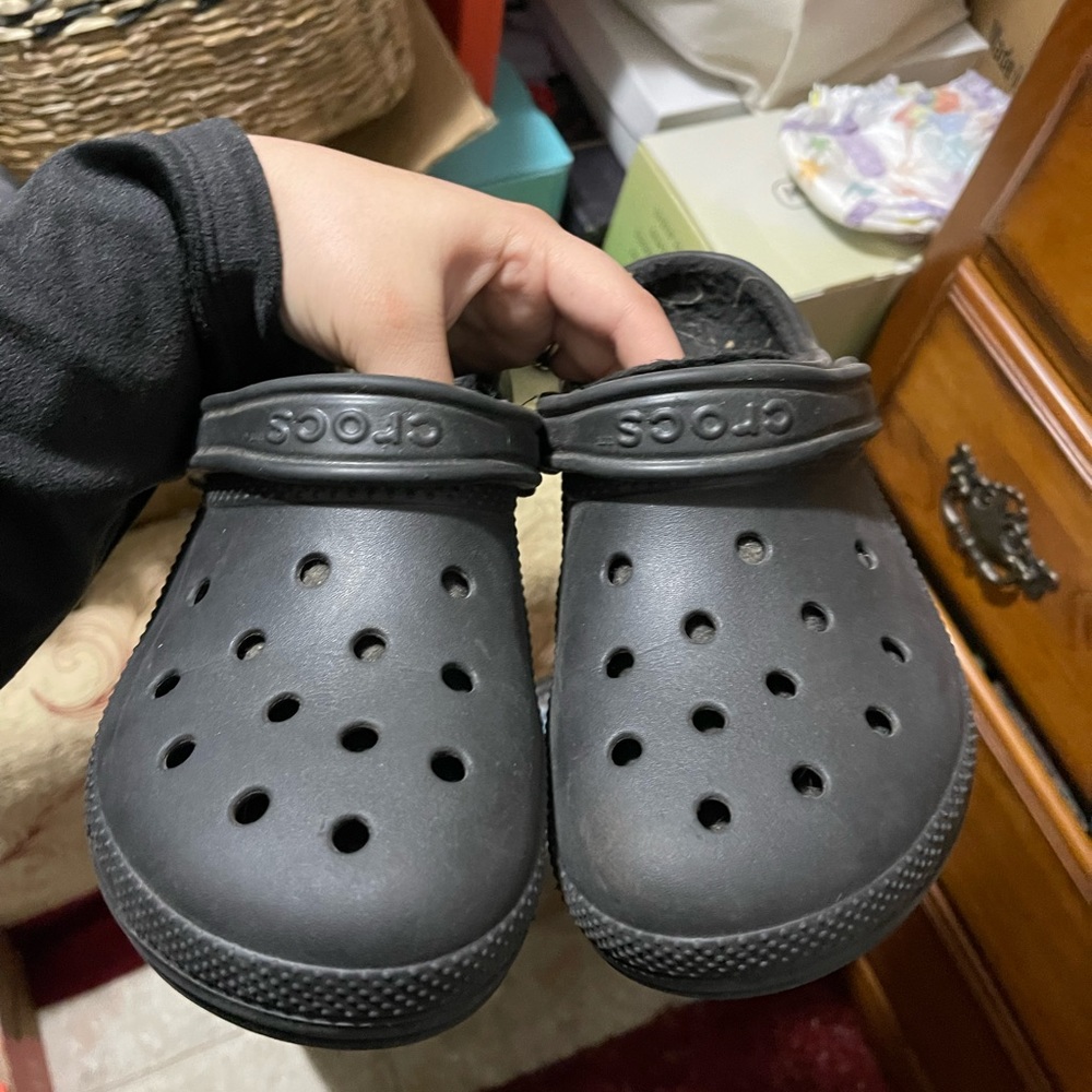 Women’s fur crocs